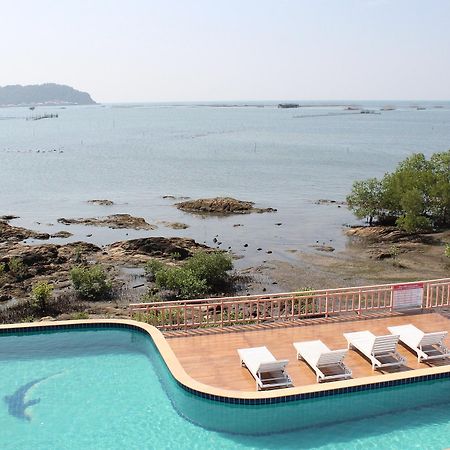Bai Bua Beach Resort チョンブリ エクステリア 写真